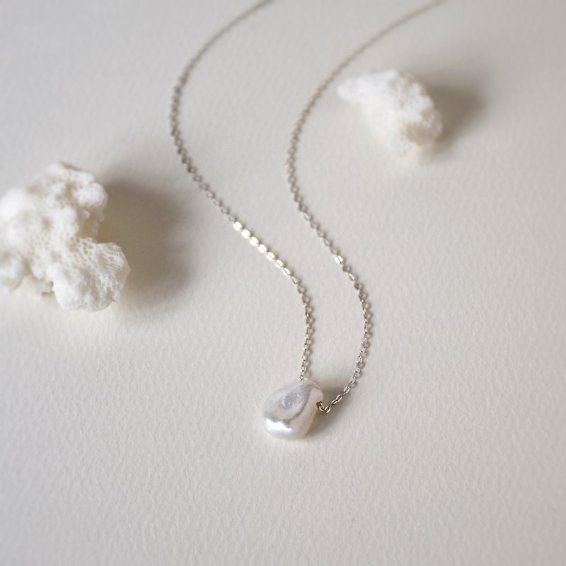 手制天然淡水异形珍珠吊坠项链 天然淡水珍珠 // 六月份生日石 - 项链 - 珍珠 白色