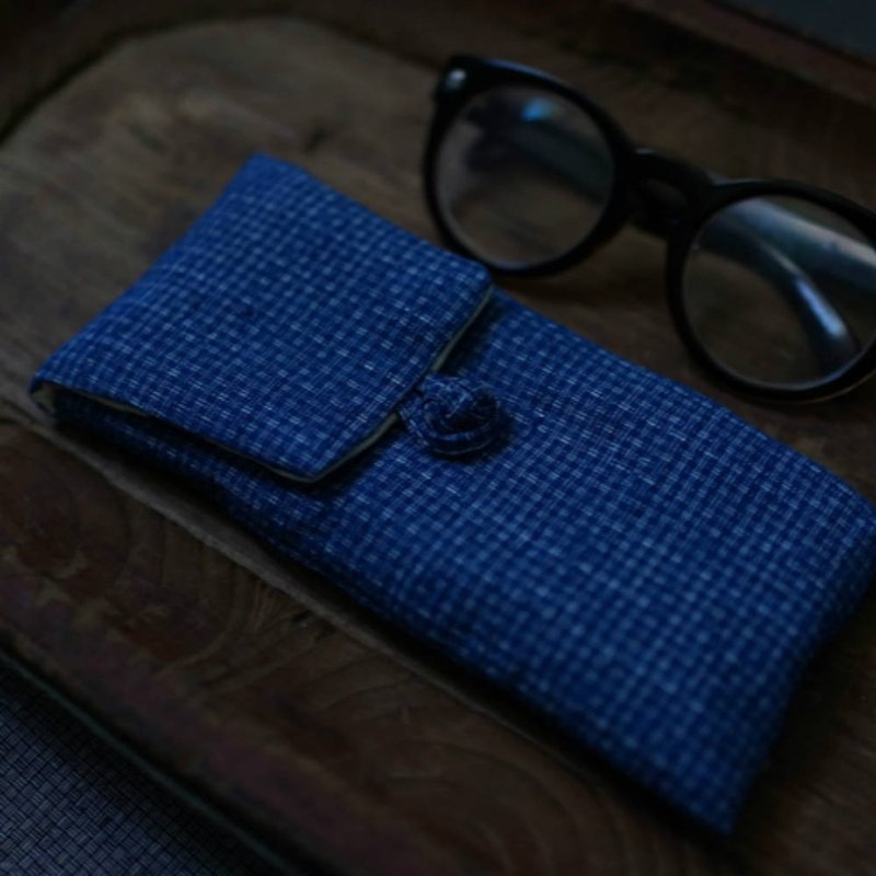 多花色 藍色細格 手織布盤扣複古眼鏡袋 墨鏡袋 手串袋首飾袋 - 铅笔盒/笔袋 - 棉．麻 蓝色