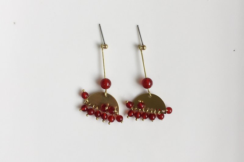 【6折绝版出清品】红石榴 黄铜红玛瑙造型耳环 - 耳环/耳夹 - 其他金属 红色