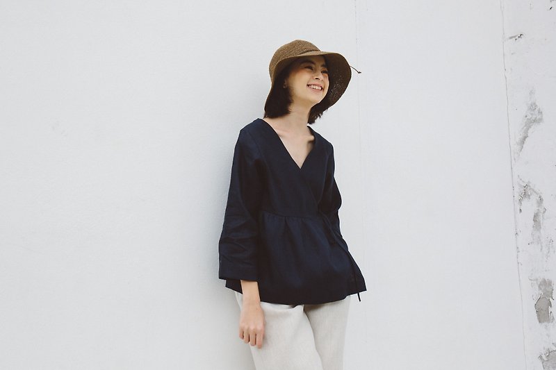 Linen Wrap top with Long sleeves in Navy - 女装上衣 - 棉．麻 蓝色