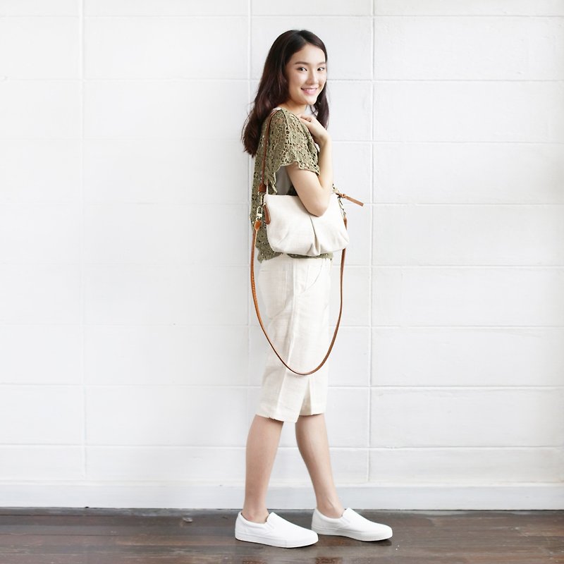 Cross-body and Shoulder Mini Skirt Bags Size S Hand Woven  Natural Color Cotton - 侧背包/斜挎包 - 棉．麻 白色