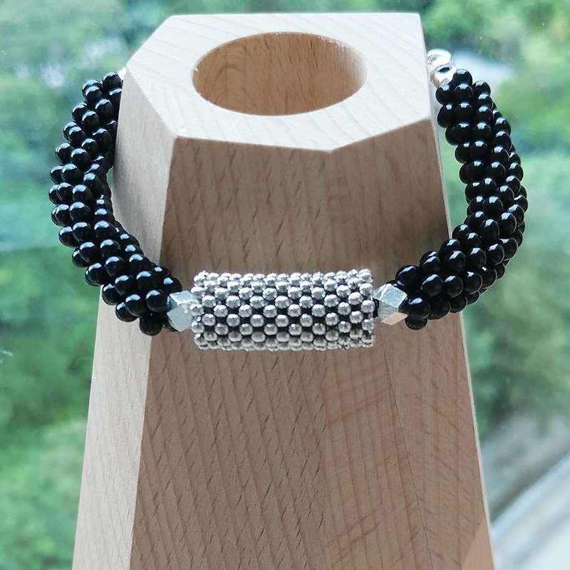 Black 日本水滴玻璃珠手链 / 全人手编织 - 手链/手环 - 其他材质 黑色