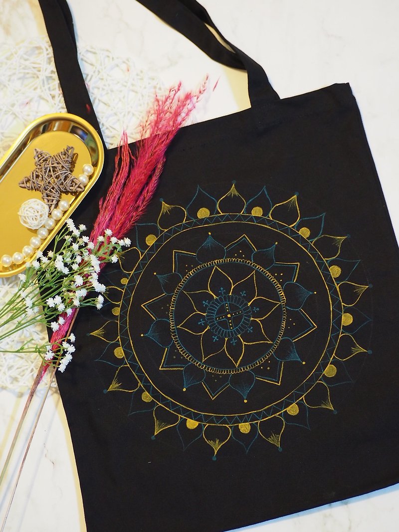 手绘 帆布袋 手绘袋 本土 Henna Mandala 彩绘 汉娜 曼陀罗 禅绕 - 侧背包/斜挎包 - 棉．麻 黑色