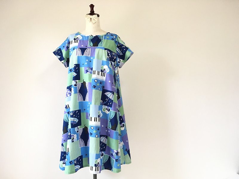 傘とネコ柄のシンプルフレアワンピース - 洋装/连衣裙 - 棉．麻 蓝色