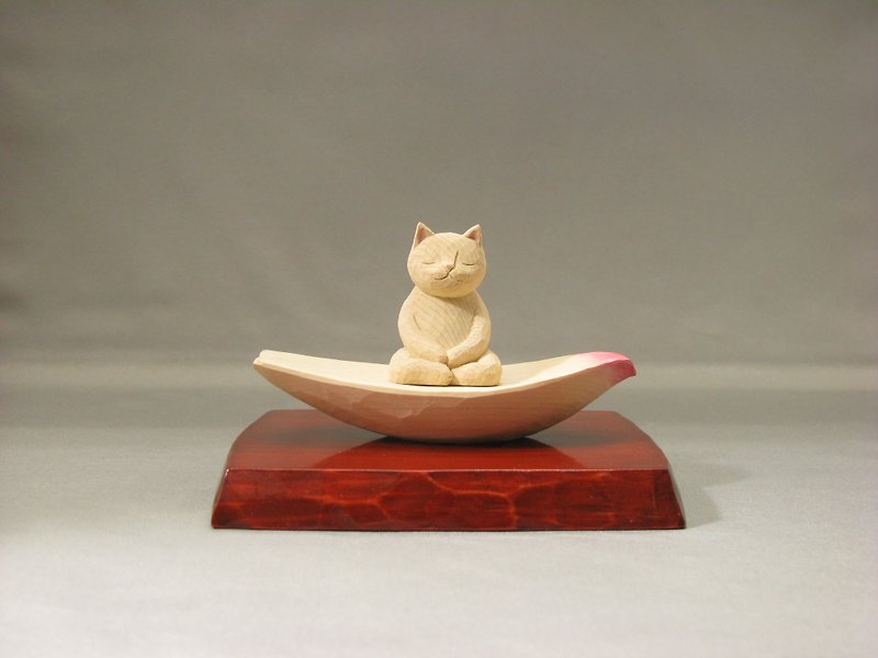 木彫り 蓮弁にのった座禅猫　淡彩色　猫仏さま 001122 - 玩偶/公仔 - 木头 白色