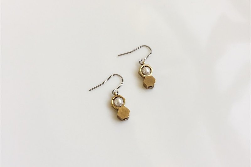 honey 黄铜造型耳环 - 耳环/耳夹 - 其他金属 金色