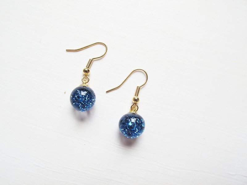 Rosy Garden 蓝色亮片流动雪花玻璃球钩式耳环 可换夹式 - 耳环/耳夹 - 玻璃 蓝色