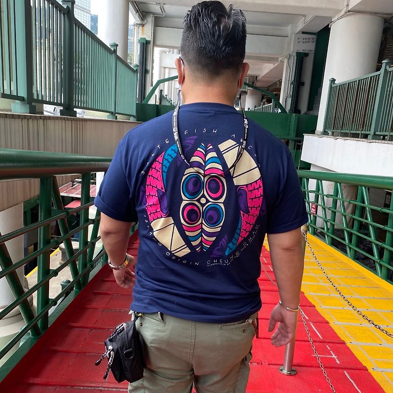 香港设计 岛人源 unisex短袖Tee 咸鱼图腾-蓝 - 男装上衣/T 恤 - 棉．麻 蓝色