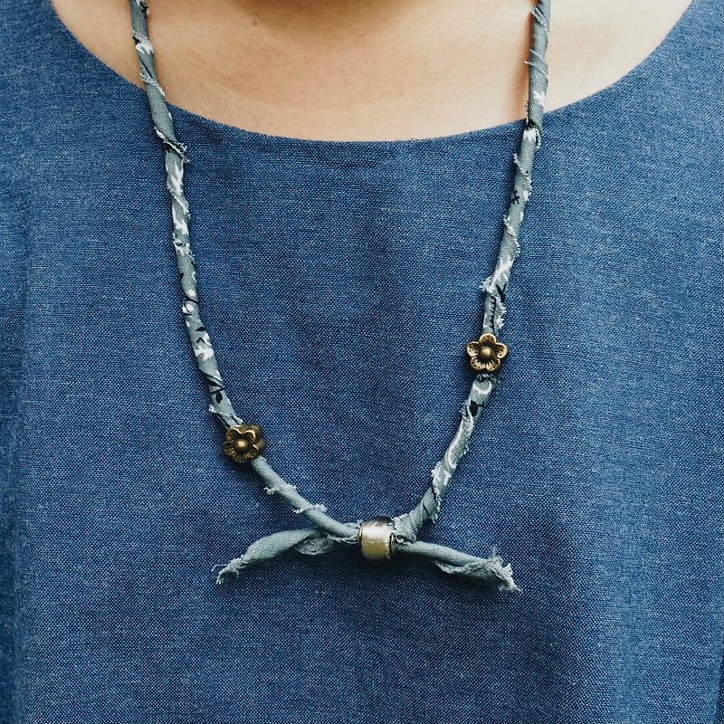 MORI 森。Necklace - Blue grey
