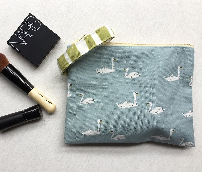 天鹅笔袋  手提拉链包 手机袋 提把小物收纳袋  swan pouch bag - 化妆包/杂物包 - 聚酯纤维 蓝色
