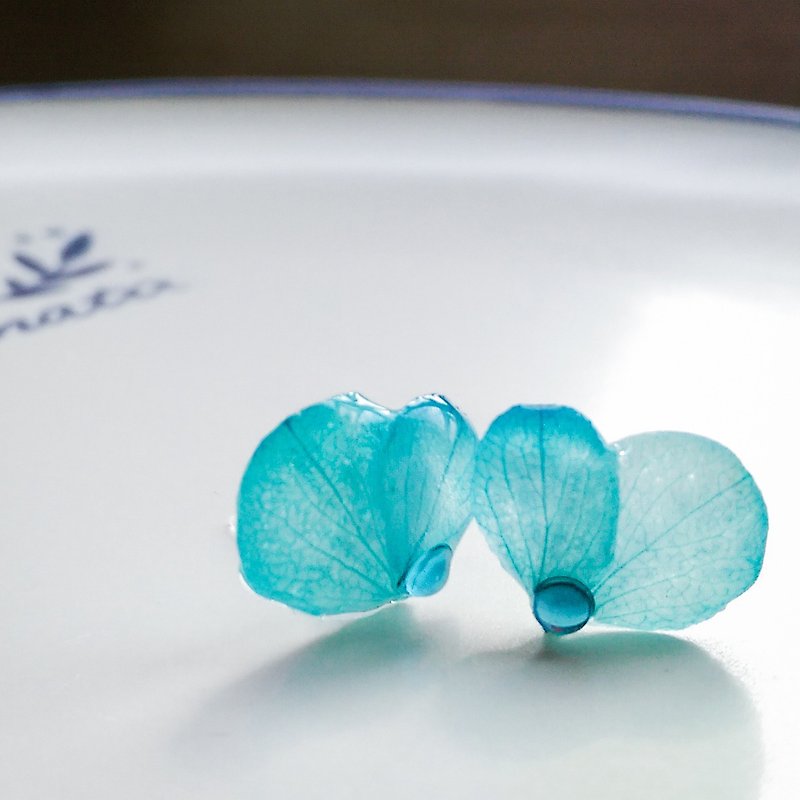 染色绣球花瓣水钻纯银耳针 - 耳环/耳夹 - 其他材质 多色