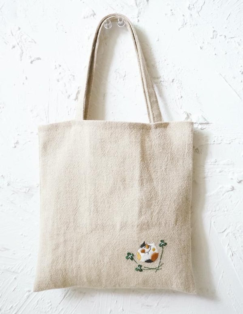 猫与幸运草手工刺绣包 - 手提包/手提袋 - 棉．麻 白色