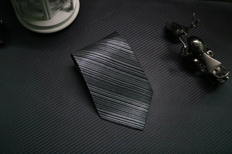 黑色细纹真丝领带商务休闲百搭necktie - 领带/领带夹 - 丝．绢 黑色