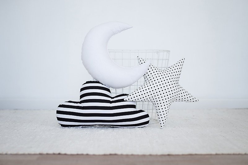 Set of 3! White and black kids shaped pillows moon - star - cloud - 满月礼盒 - 棉．麻 透明