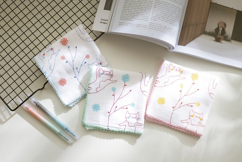 纯棉100% MIT设计制造::童趣小方巾/手帕(玩耍猫) - 手帕/方巾 - 棉．麻 绿色
