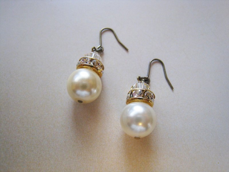 Silky Pearl & Swarovski Crystal Pierced Earrings / R : Cream - 耳环/耳夹 - 珍珠 金色