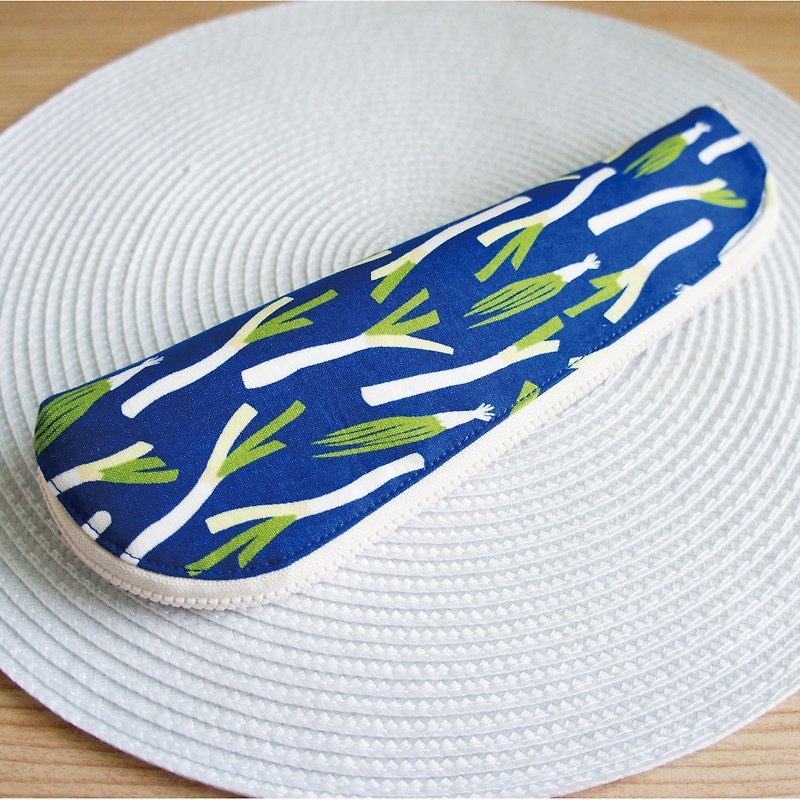 Lovely【日本布】青葱餐具袋、笔袋、蓝底、23-24厘米筷子可用 - 筷子/筷架 - 棉．麻 蓝色