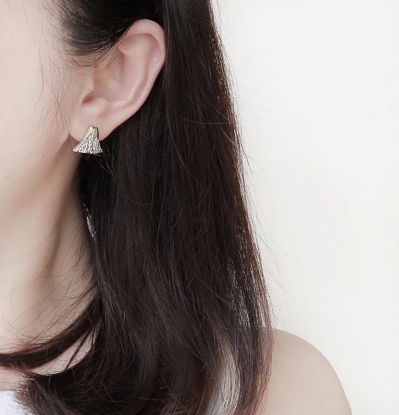 925纯银 富士山 矿石 耳环 耳夹 一对 免费送礼包装 - 耳环/耳夹 - 纯银 白色