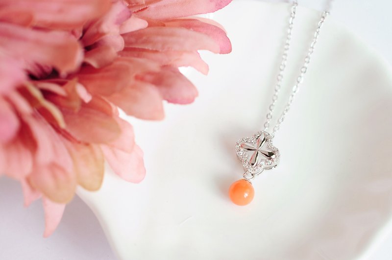 贝儿朵朵 十字花瓣  粉色珊瑚珠925银饰墬链 - 锁骨链 - 半宝石 银色