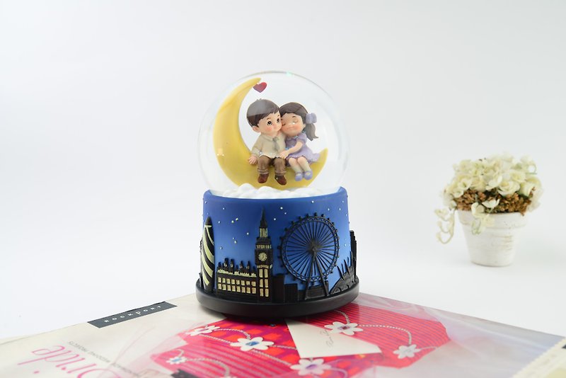 两小无猜 浓情密意 水晶球音乐盒 情人节礼物 新婚礼物 - 摆饰 - 玻璃 