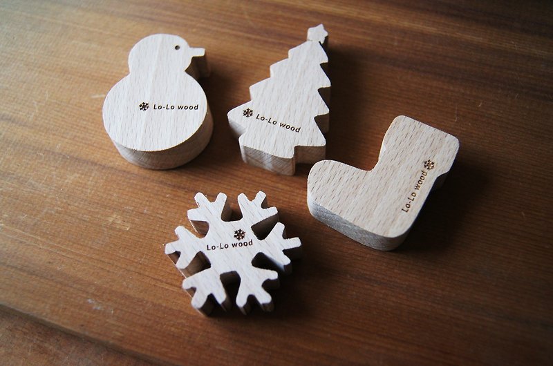 雪地里的圣诞派对(雪人+圣诞树+雪花+圣诞袜+鲁道夫) - 冰箱贴/磁贴 - 木头 红色
