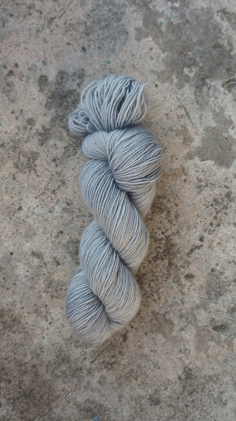 手染袜线。晨灰。(BFL100% / HT) - 编织/刺绣/羊毛毡/裁缝 - 羊毛 