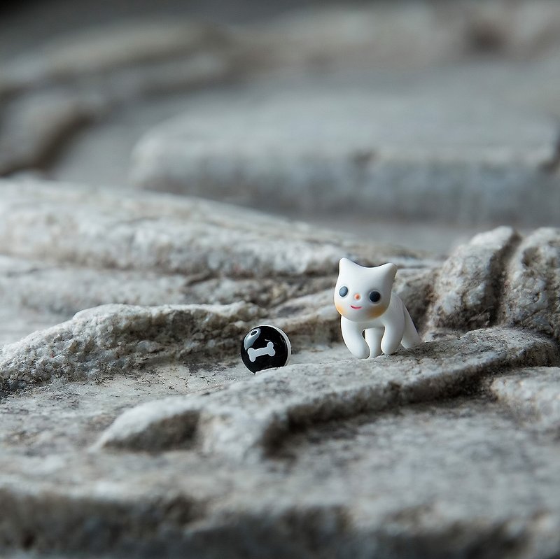 Zero Cat - Polymer Clay Earrings, Handmade&Handpaited Catlover Gift - 耳环/耳夹 - 粘土 白色