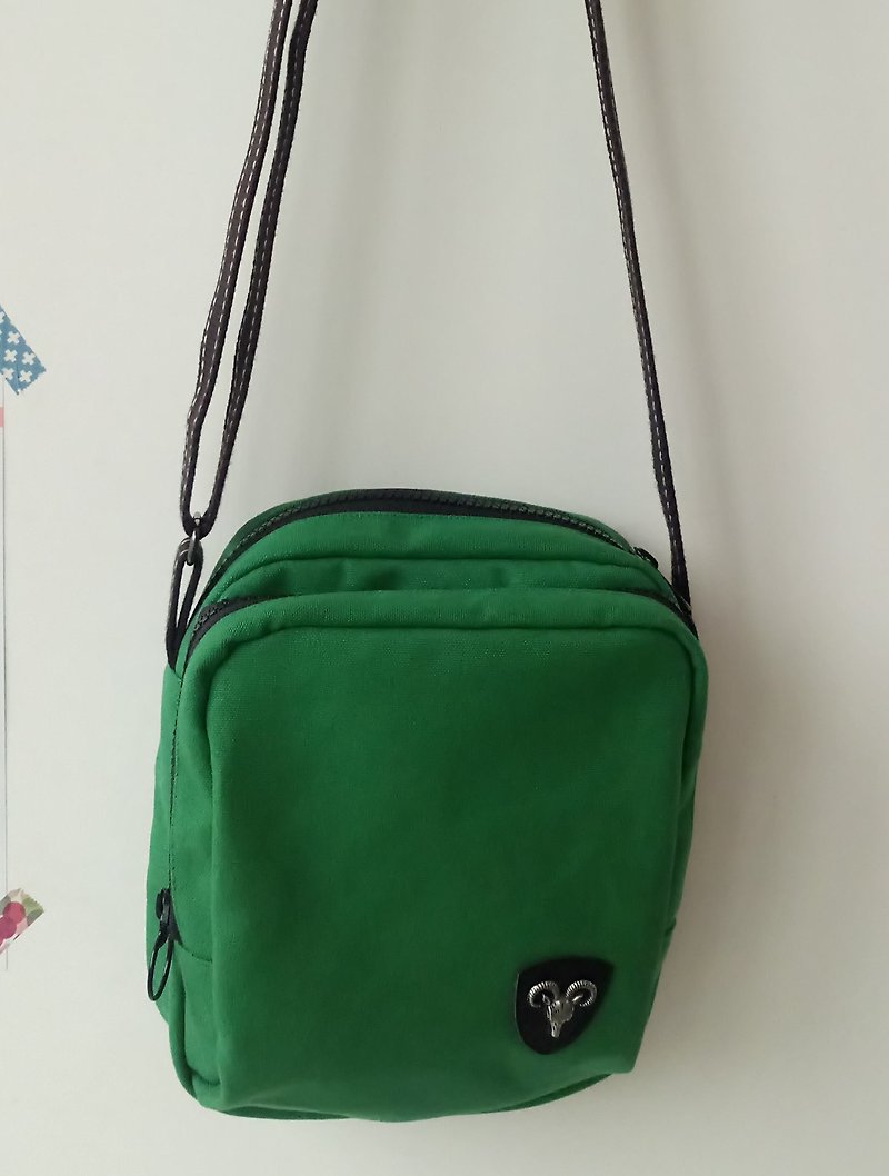 绿色帆布方形吐司斜背小包 - 侧背包/斜挎包 - 棉．麻 绿色