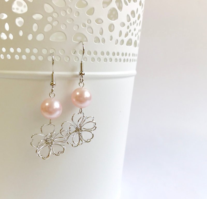 Sakura flower and Swarovski pearl earring - 耳环/耳夹 - 珍珠 银色