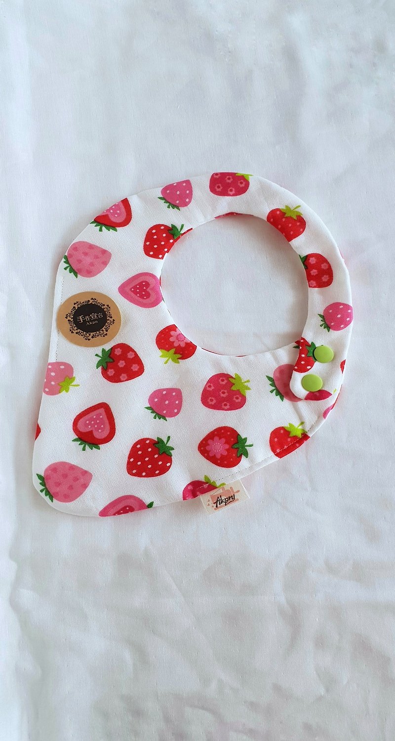AKPN草莓大福-米白底-八层纱100%cotton双面草莓型围兜.口水巾 - 围嘴/口水巾 - 棉．麻 白色