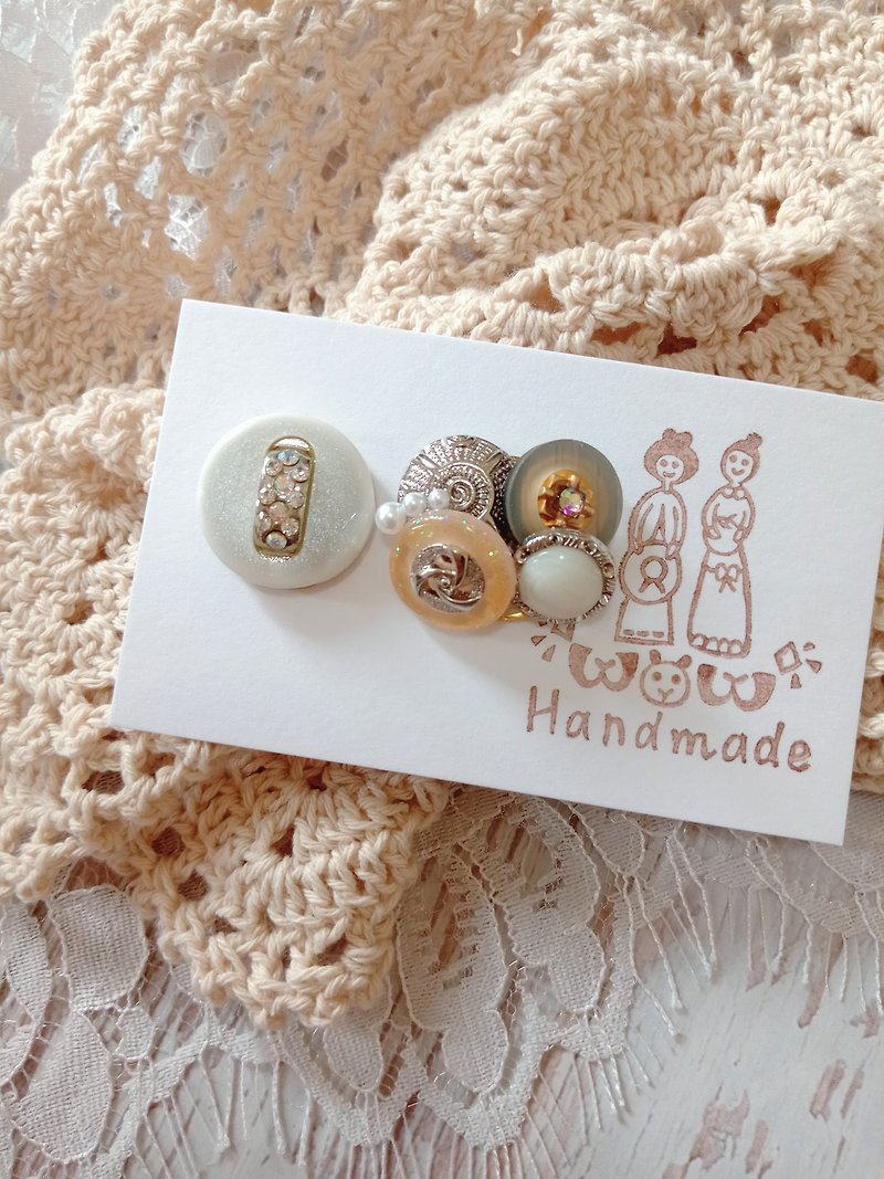 wow Button Handmade-银色光圈钮扣耳环/耳针/耳夹 - 耳环/耳夹 - 其他材质 