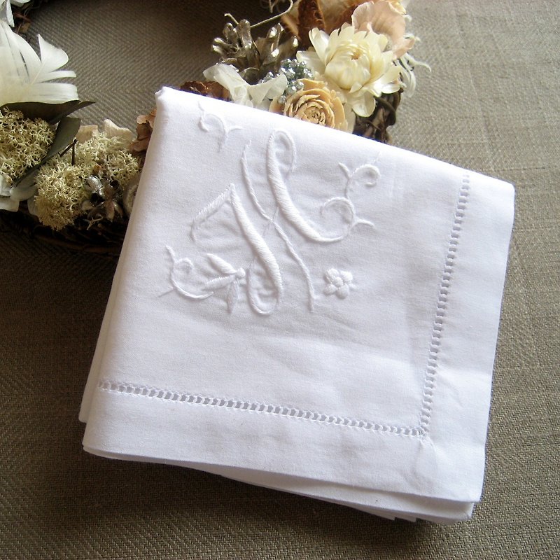 手刺繍イニシャルハンカチ　ホワイトH - 手帕/方巾 - 棉．麻 白色