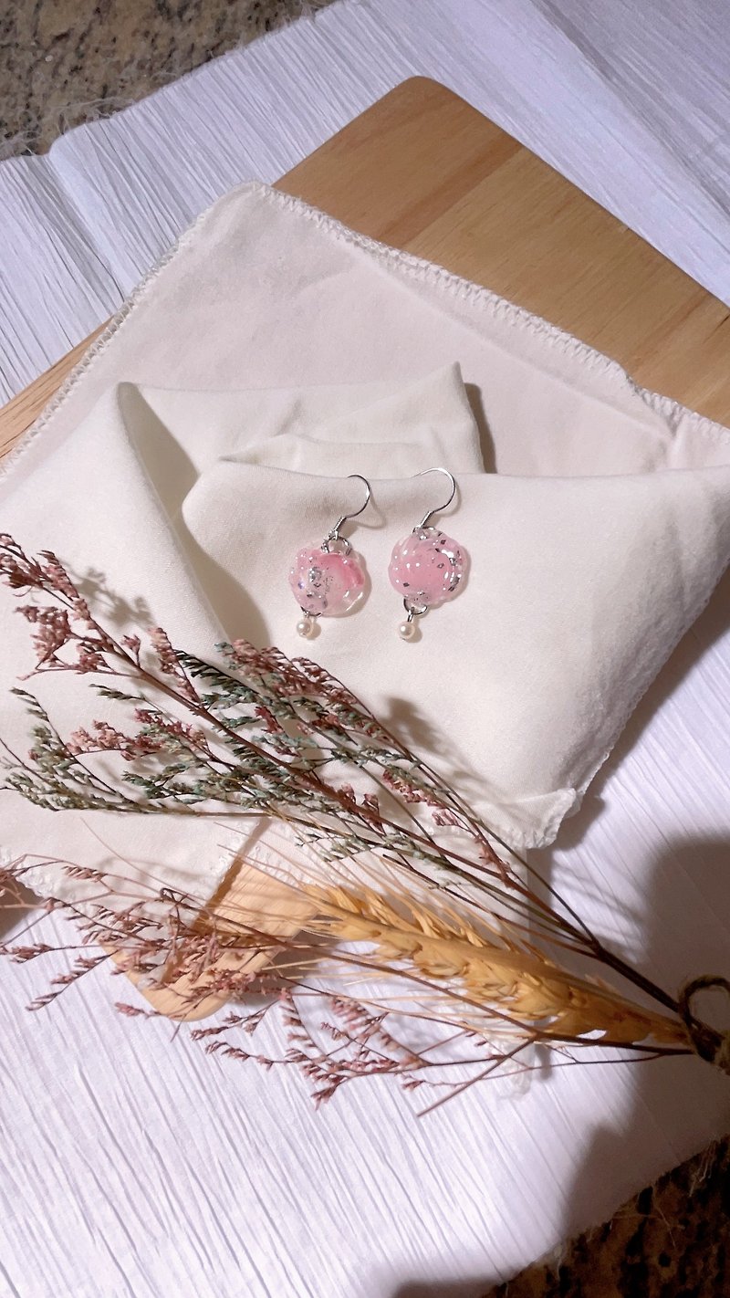 粉红小花珠缀耳针 - 耳环/耳夹 - 其他材质 