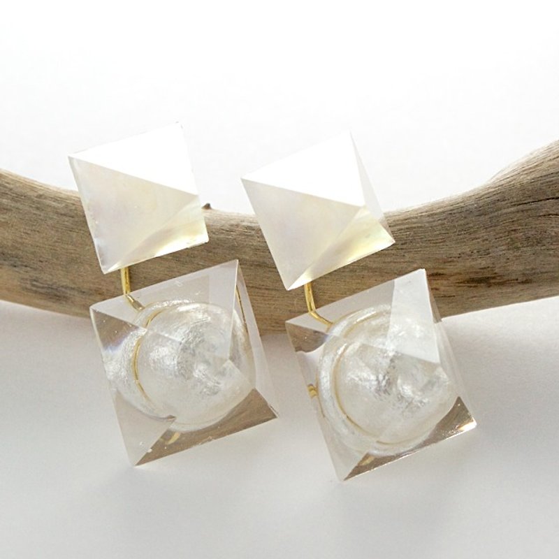 ピラミッドランタンピアス(雪国) - 耳环/耳夹 - 其他材质 白色