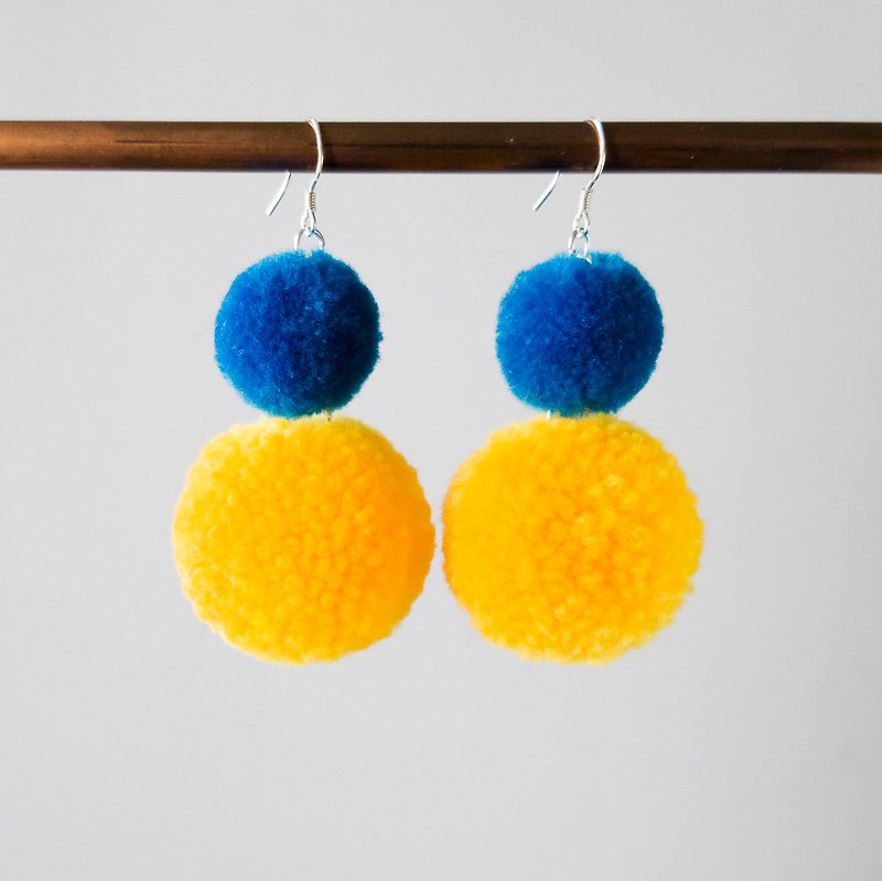 双毛绒球 (蓝/黄色) 耳环 - 耳环/耳夹 - 聚酯纤维 黄色