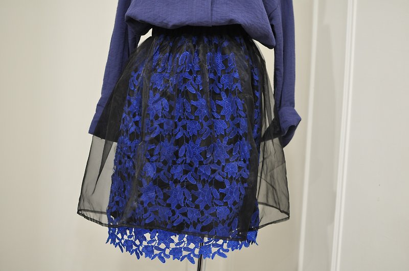 Flat 135 X 台湾设计师系列 法式大圆裙 外层黑色乌干纱 短版短裙 - 裙子 - 聚酯纤维 蓝色