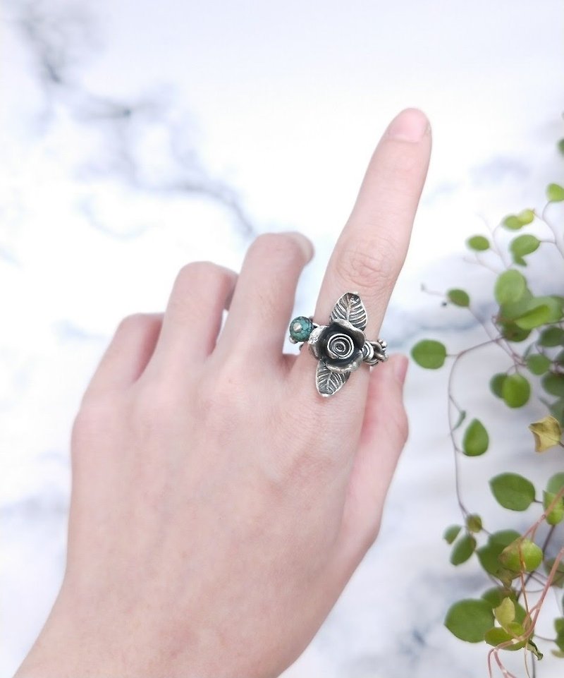 【独一商品】戒指。925玫瑰花瓣*绿松石纯银戒指 - 戒指 - 其他金属 银色