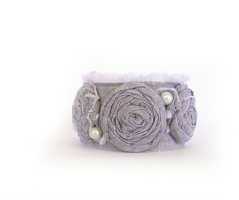 Linen Cuff Bracelet Grey Rolled Rosettes - 手链/手环 - 亚麻 灰色