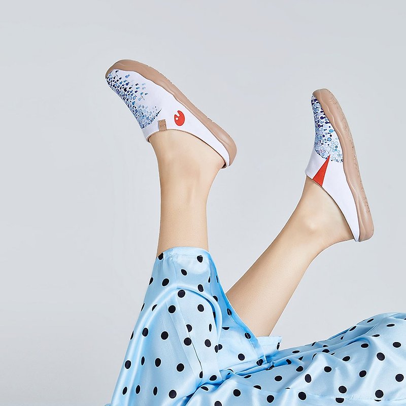 【 Uin 】西班牙原创设计 | 飞翔的鱼 彩绘休闲半拖 女鞋 - 女款休闲鞋 - 其他材质 白色