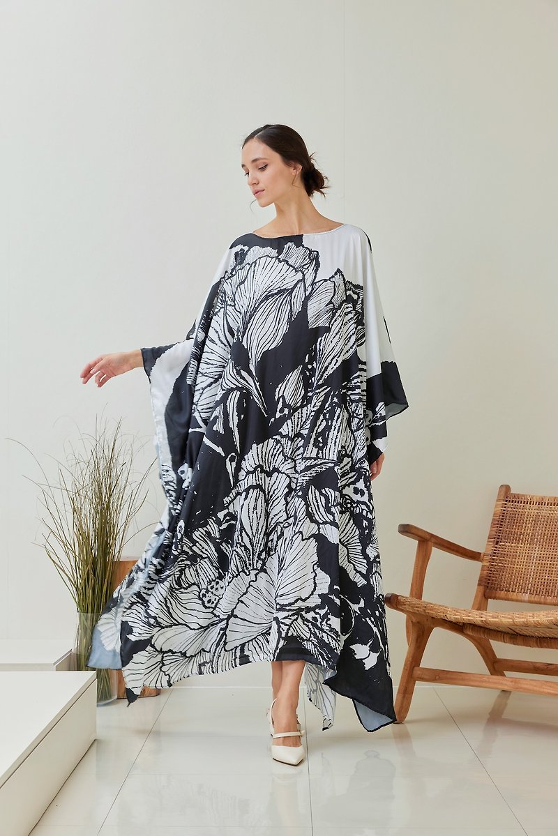 Silk Floral Kaftan Black White, Abstract Silk Kaftan Full Length, Beach Wear - 洋装/连衣裙 - 丝．绢 黑色