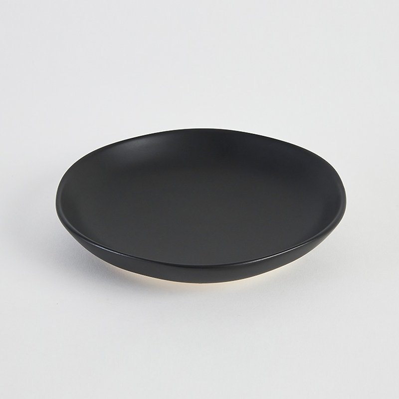 KOGA 许家陶器品 陶质六角中盘 (尖山黑) - 盘子/餐盘/盘架 - 陶 黑色