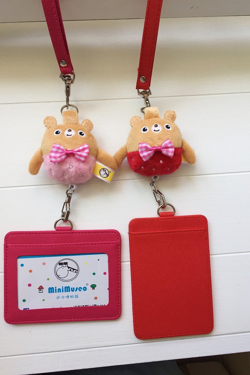 MiniMuseo 迷你博物馆  莓果小熊 胸背绳证件套组 票卡夹 - 证件套/卡套 - 棉．麻 