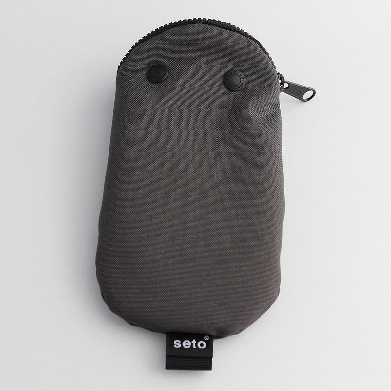The creature iPhone case　Pencil case　Oval　Charcoal gray - 化妆包/杂物包 - 聚酯纤维 灰色