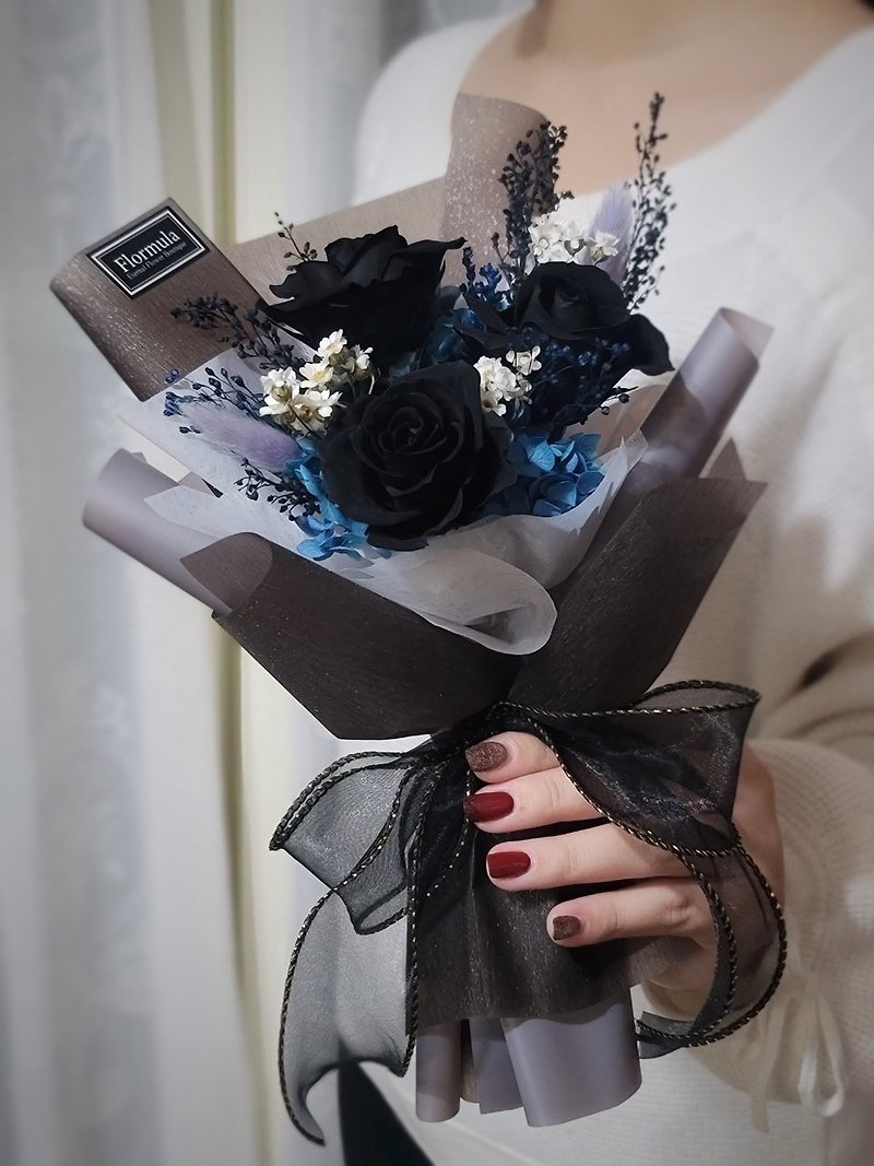 个性蓝黑色系永生玫瑰花束 - 干燥花/捧花 - 植物．花 黑色