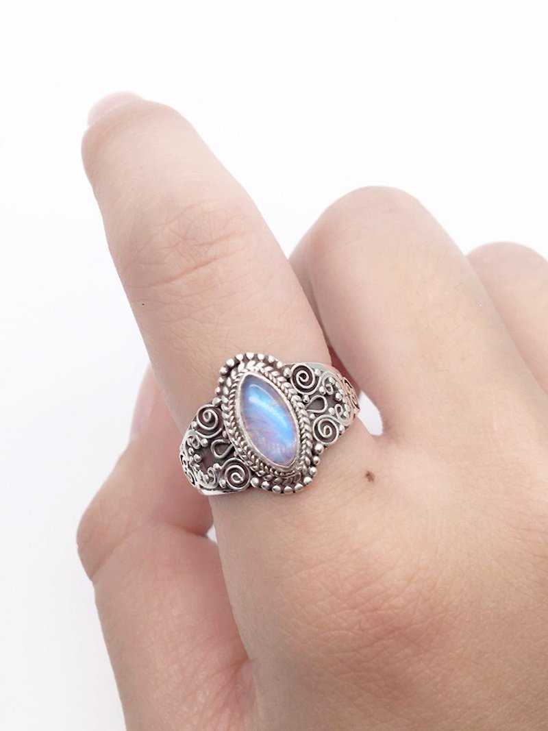 月光石925纯银重工异国银雕戒指 尼泊尔手工镶嵌制作(款式3) - 戒指 - 宝石 蓝色