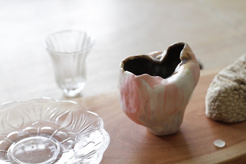 纯手捏不规则造型粉红色系陶瓷小花瓶/花器 - 花瓶/陶器 - 陶 粉红色
