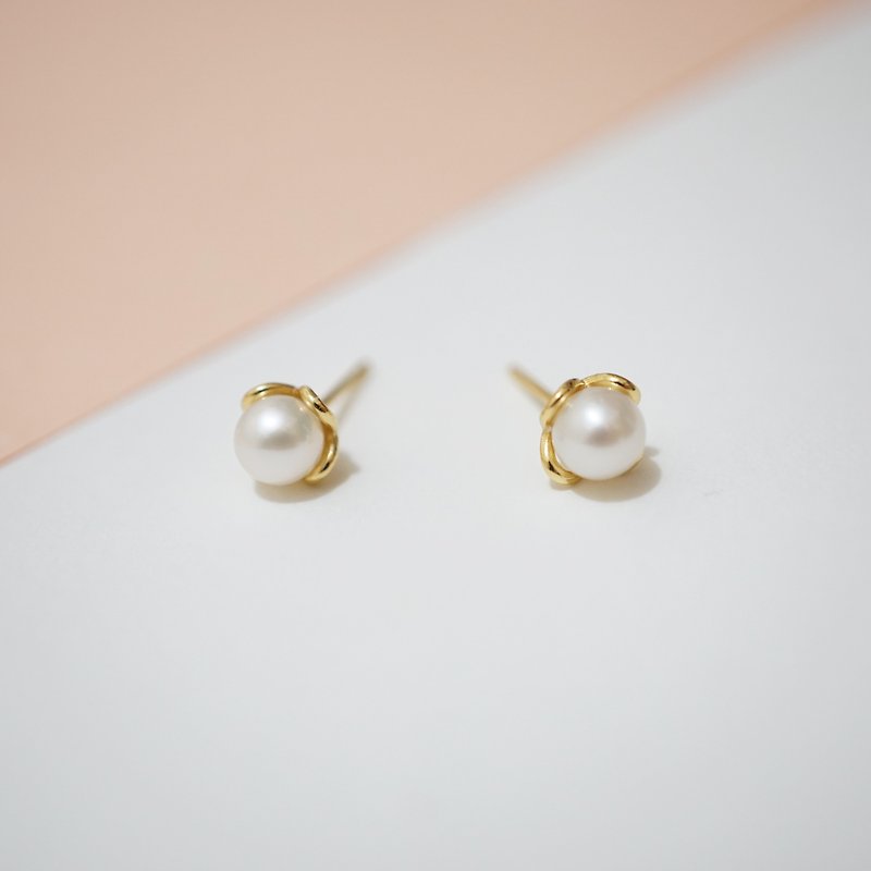 淡水珍珠纯银花托耳环 (银/玫瑰金/18k金) | 珍珠系列 - 耳环/耳夹 - 其他金属 白色