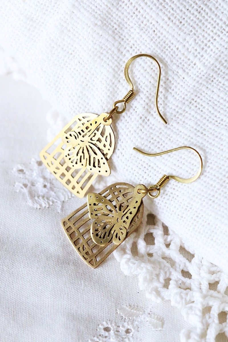Graphic Butterfly Birdcage earring by linen. - 耳环/耳夹 - 其他金属 