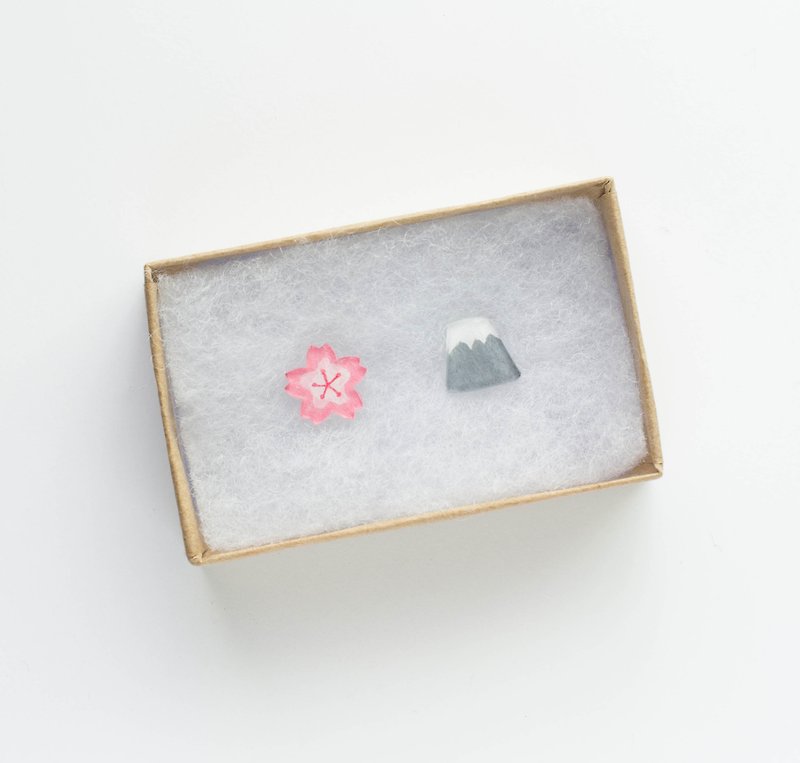 手绘 樱花 与 灰色色富士山 耳钉 耳环 耳夹 - 耳环/耳夹 - 塑料 多色