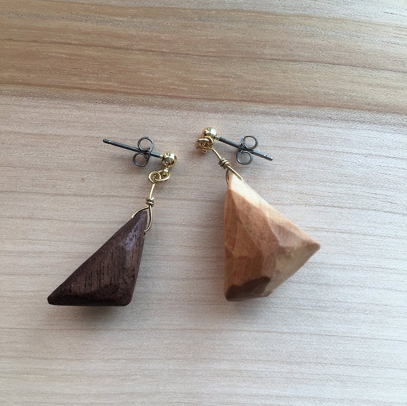 touch of wood pierced earrings - 耳环/耳夹 - 木头 咖啡色
